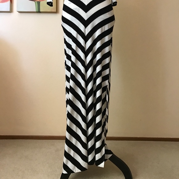 Striped Cutout Maxi Dress - Picture 2 of 8